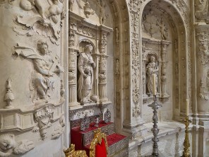 성녀 유스타와 성녀 루피나_photo by Jose Luis Filpo Cabana_in the Cathedral of St Mary of the See in Seville_Spain.jpg